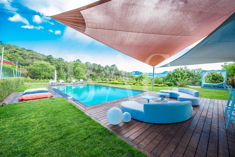 Propriété - 650 m² - 15 pièces