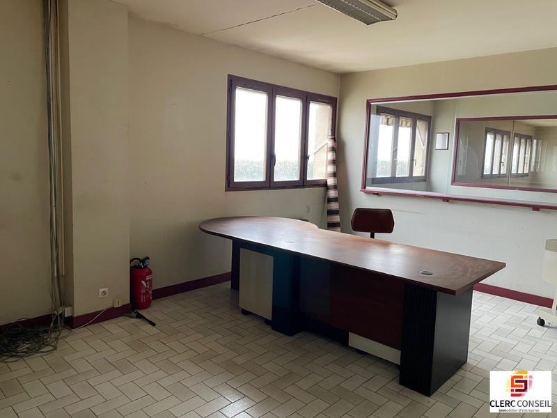 Local d'activités - 1 916 m²