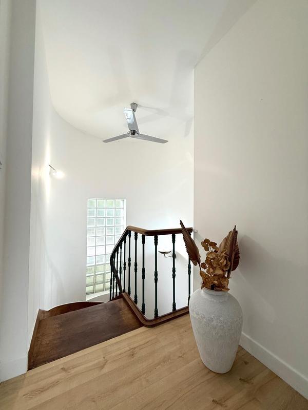 Maison - 160 m² - 10 pièces