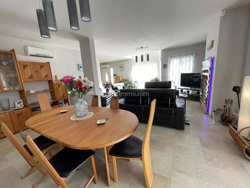 Maison - 210 m² - 8 pièces