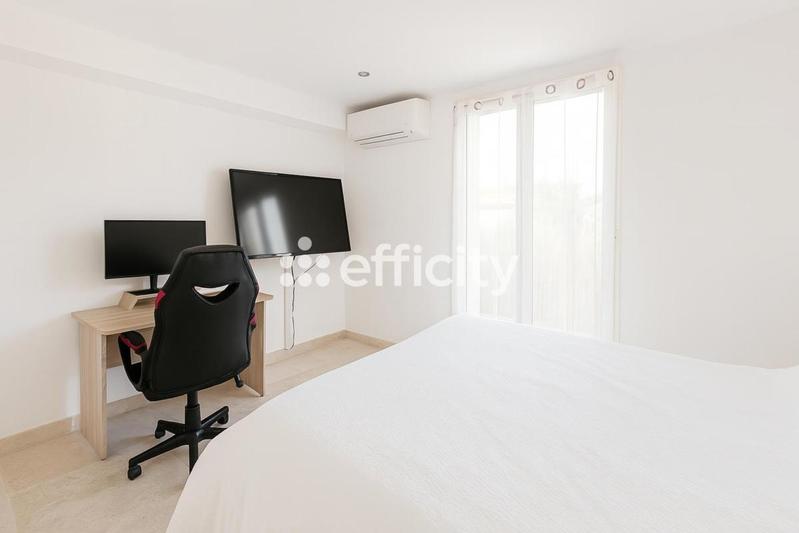 Maison - 305 m² - 7 pièces