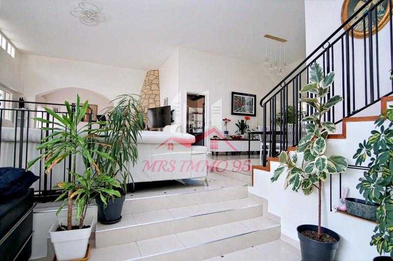 Propriété - 389 m² - 8 pièces