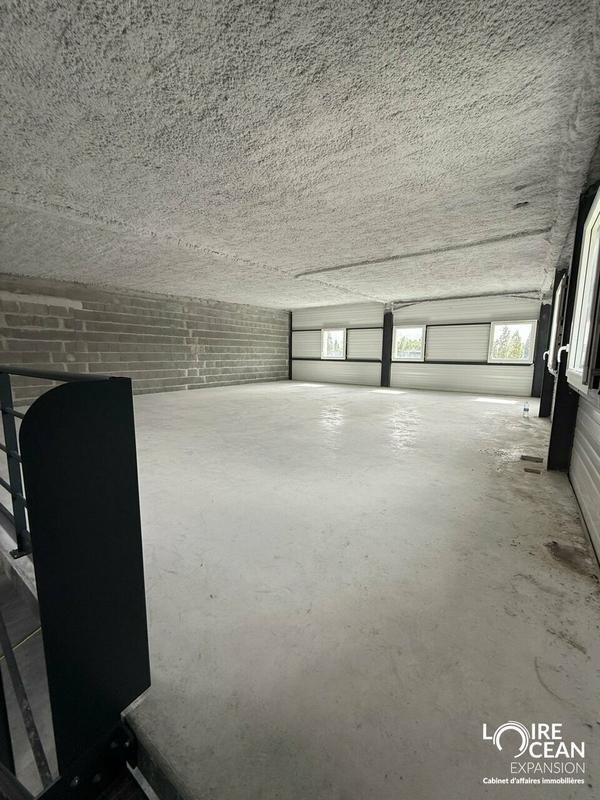 Entrepôt - 300 m²