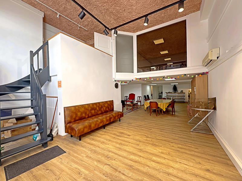 Local commercial - 166 m² - 4 pièces