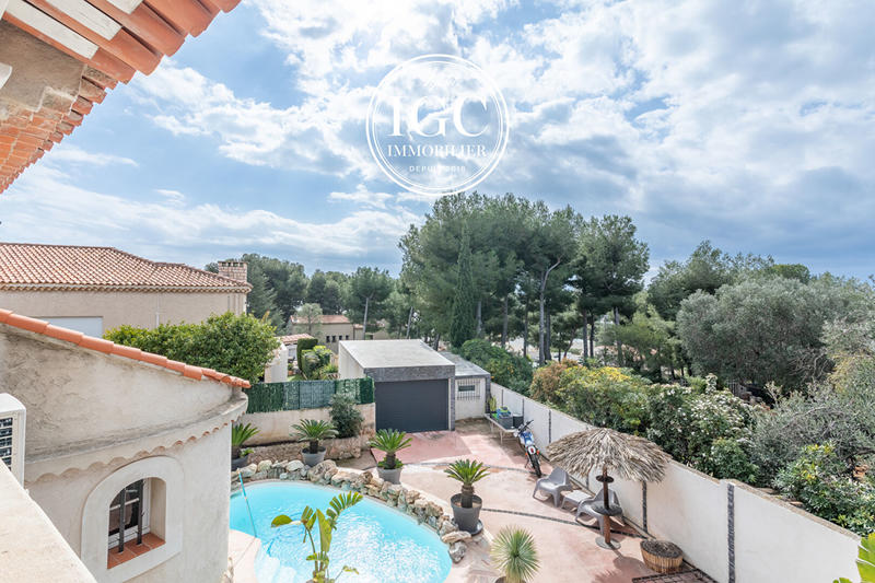 Maison - 230 m² - 6 pièces