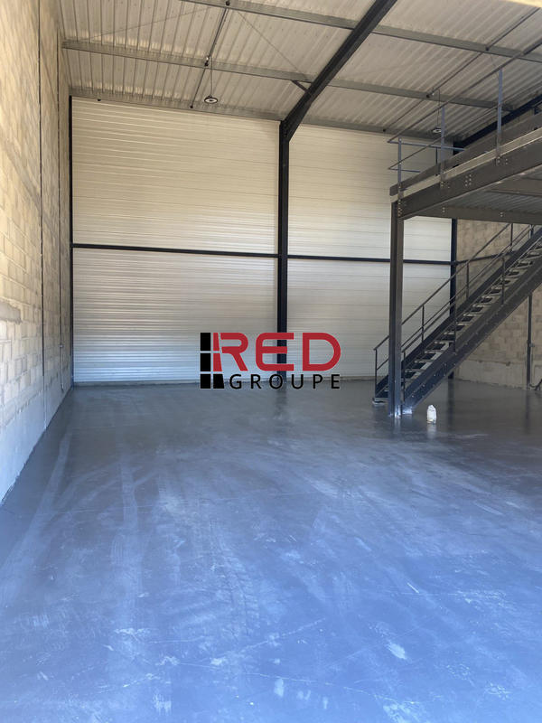 Entrepôt - 227 m²