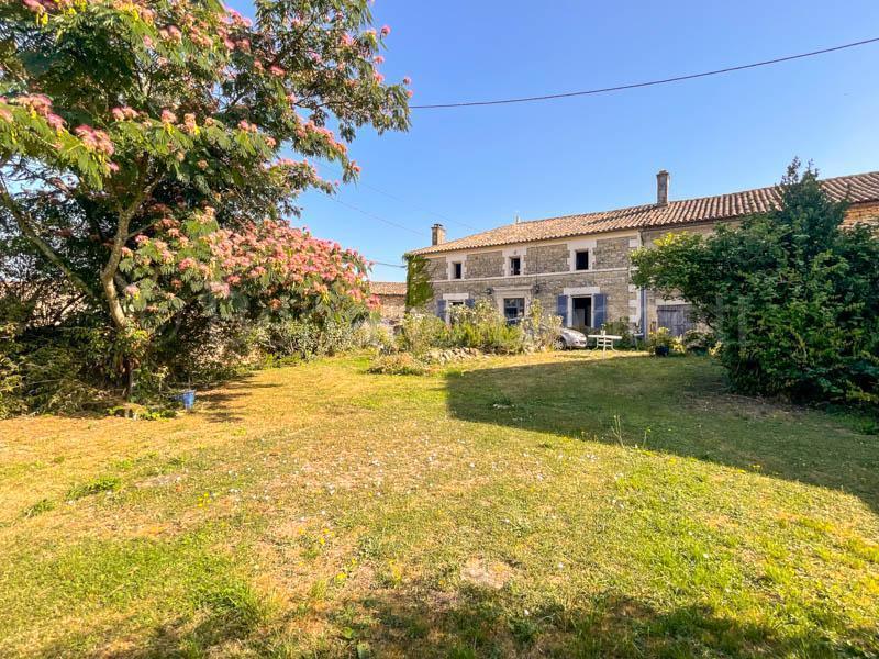 Maison de village - 220 m² - 6 pièces