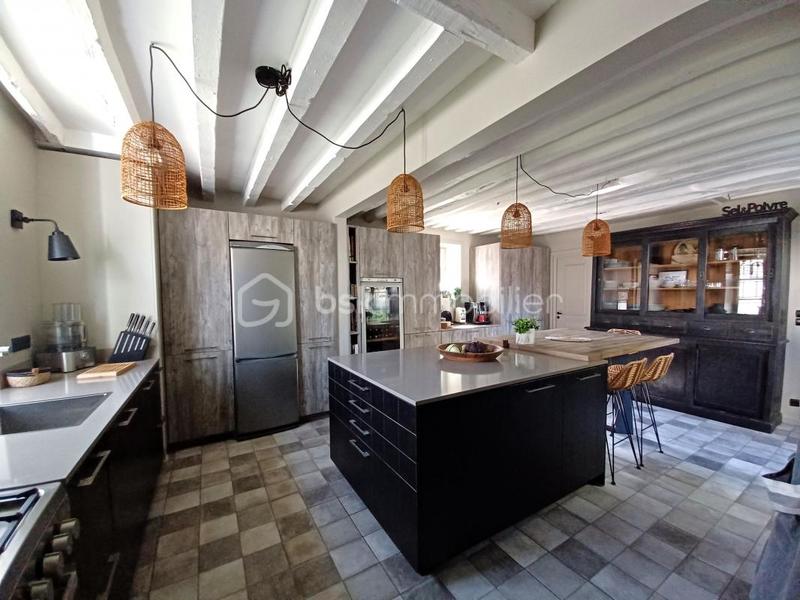 Maison - 250 m² - 10 pièces