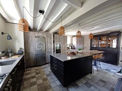 Maison - 250 m² - 10 pièces