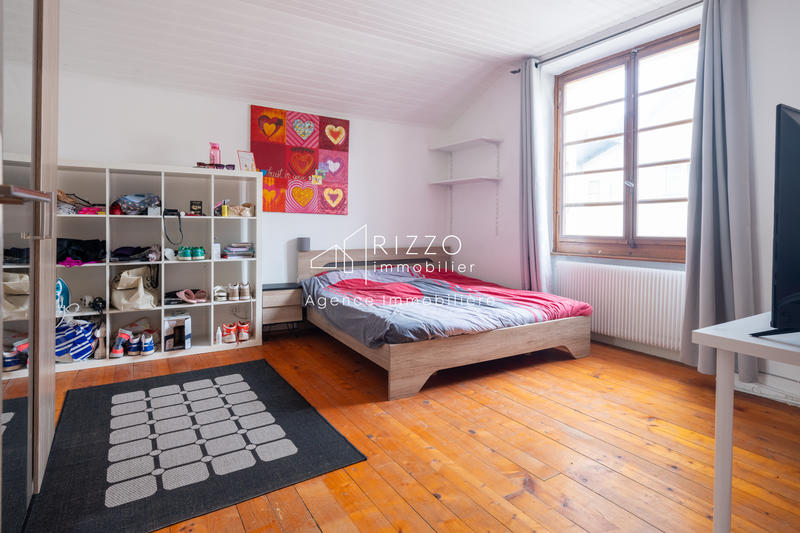 Maison - 260 m² - 9 pièces