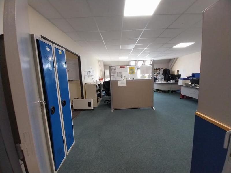 Divers - 1 051 m² - 15 pièces