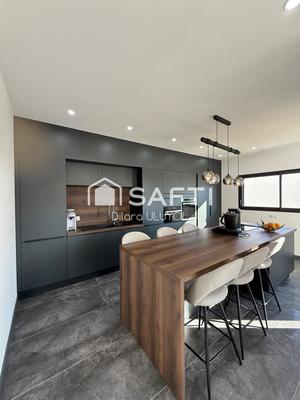 Maison - 152 m² - 8 pièces