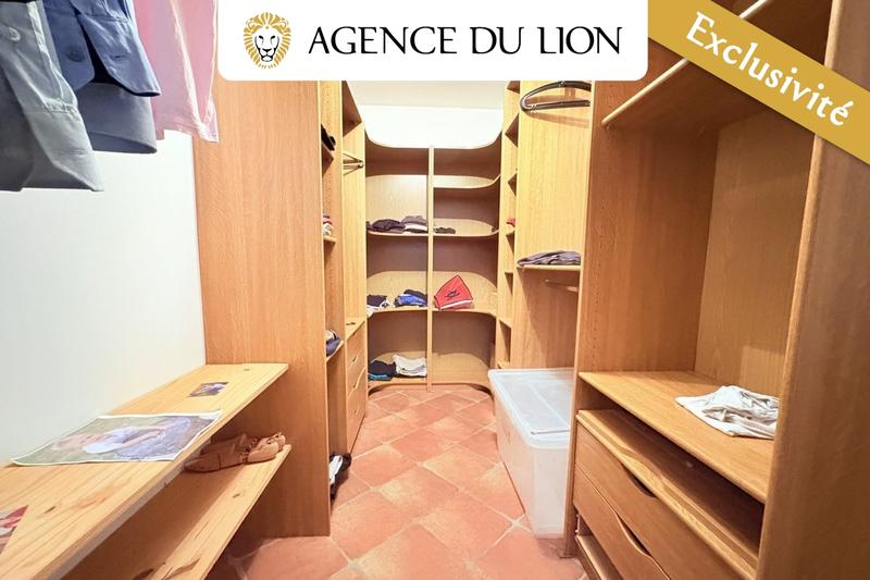 Maison traditionnelle - 220 m² - 8 pièces