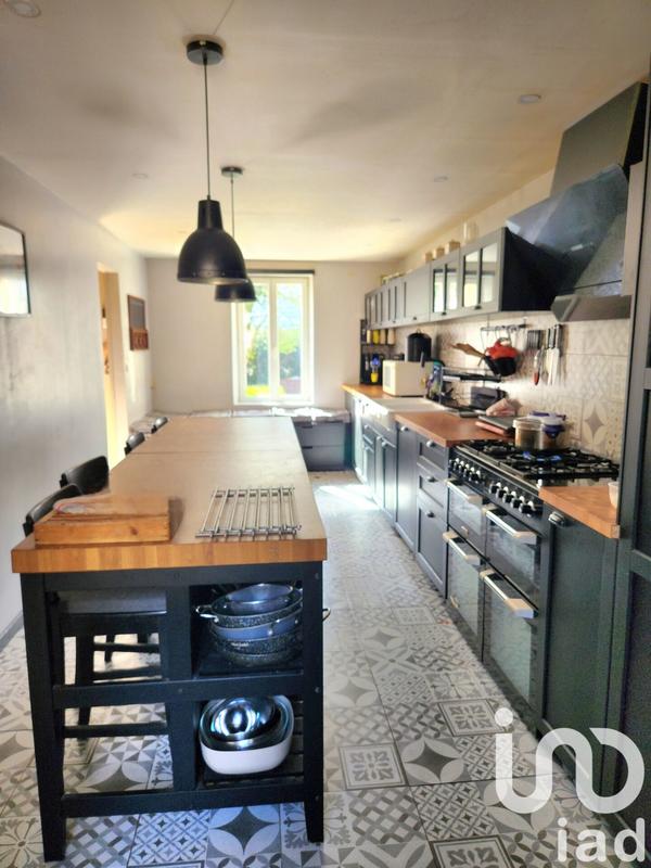 Maison - 220 m² - 7 pièces