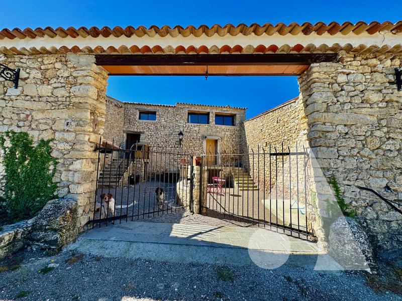 Maison - 568 m² - 12 pièces