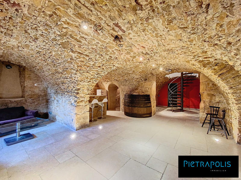 Maison - 236 m² - 7 pièces