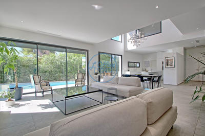 Maison - 180 m² - 5 pièces