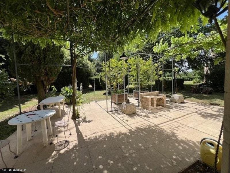 Maison - 230 m² - 8 pièces