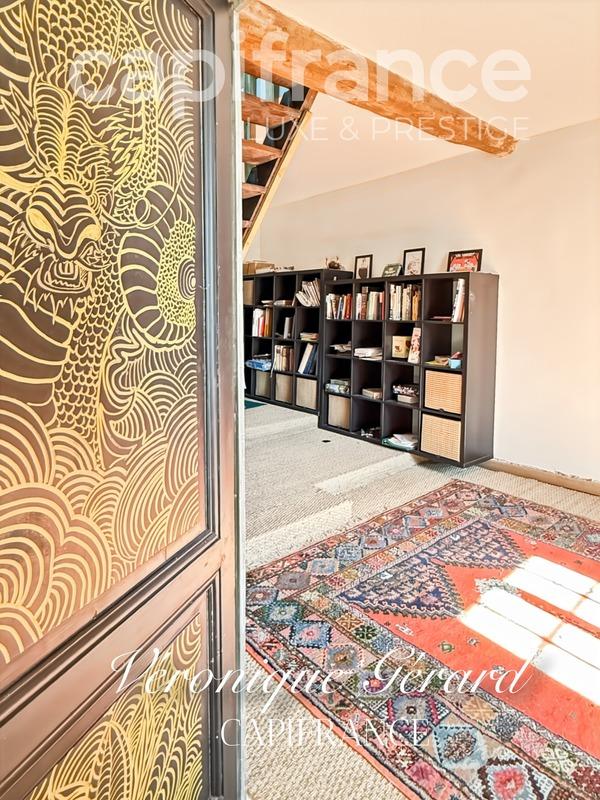 Propriété - 310 m² - 8 pièces