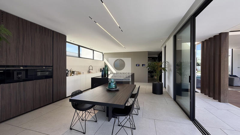 Maison - 282 m² - 7 pièces