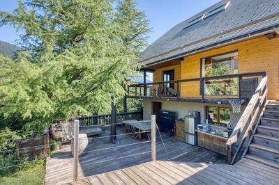 Maison - 166 m² - 8 pièces