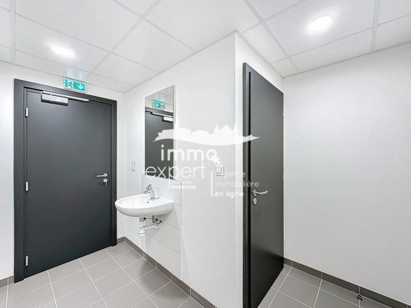 Fonds de commerce - Local commercial - 526 m²