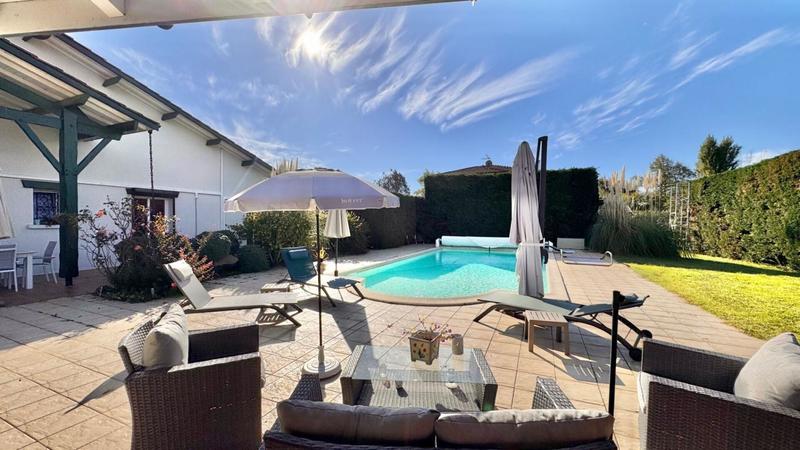 Maison - 245 m² - 10 pièces