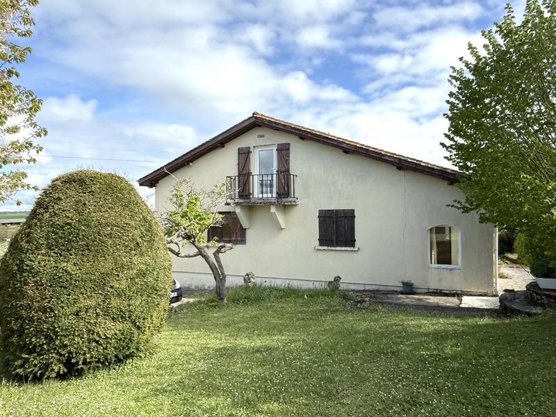 Maison - 180 m² - 9 pièces
