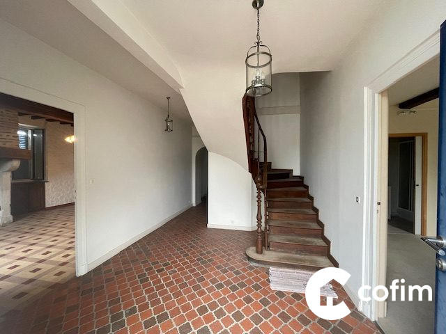 Maison - 270 m² - 8 pièces