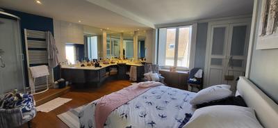 Maison - 221 m² - 6 pièces