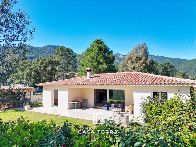 Villa - 161 m² - 8 pièces