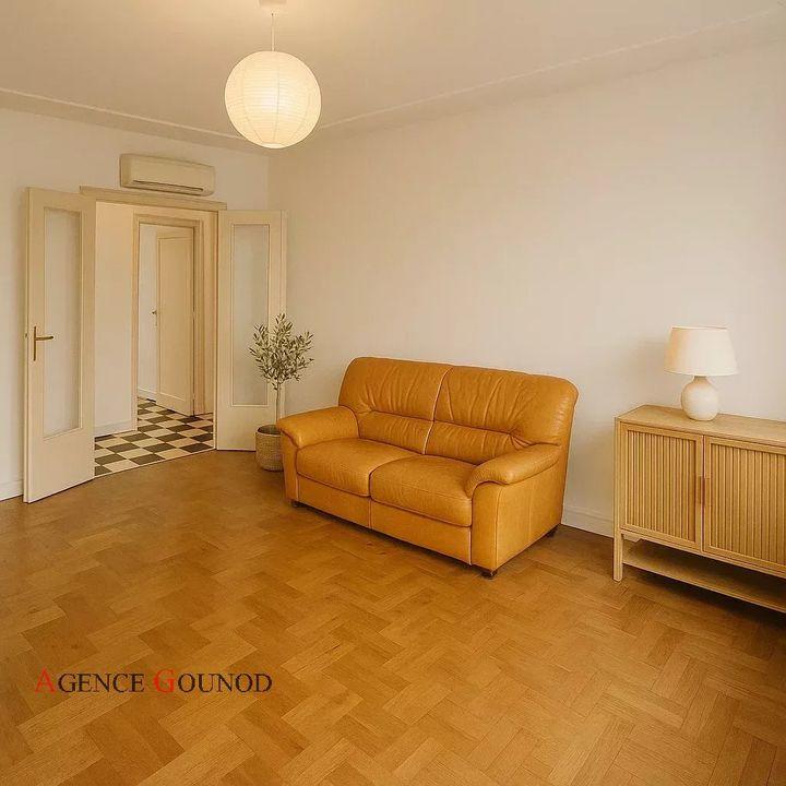 Appartement - 83 m² - 3 pièces
