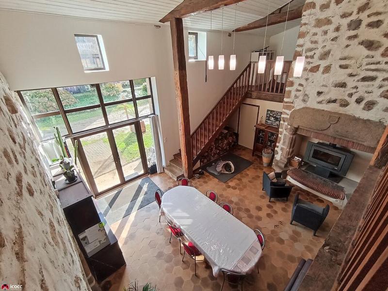 Maison - 530 m² - 8 pièces