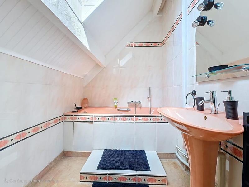 Maison - 240 m² - 6 pièces