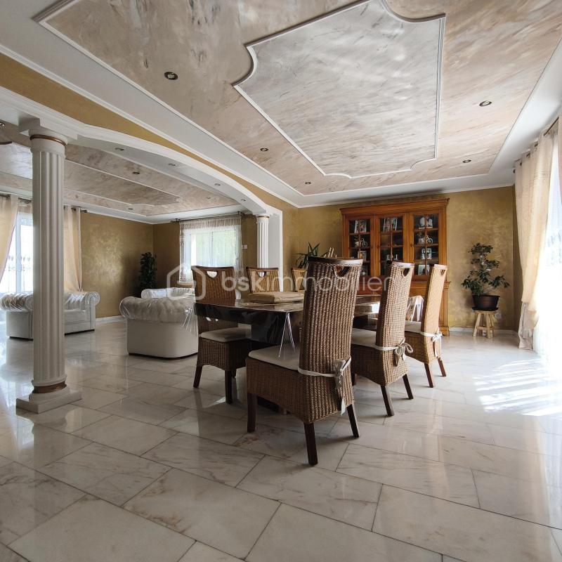 Maison - 213 m² - 7 pièces