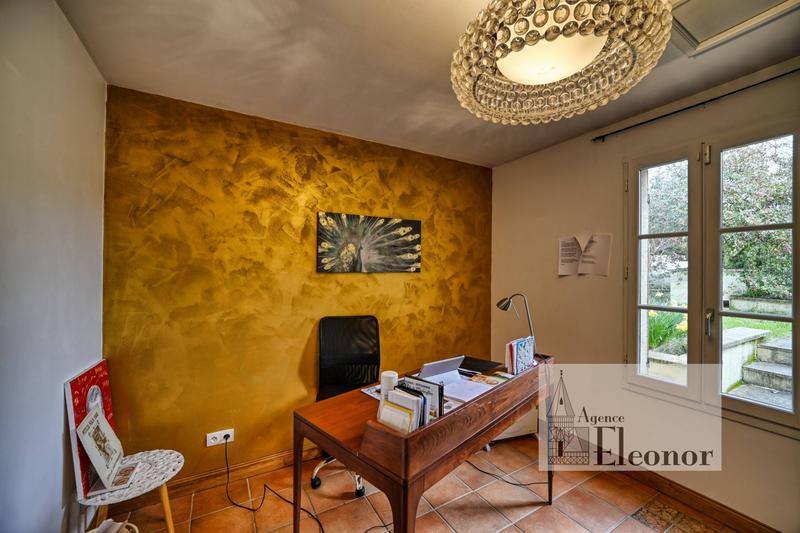 Maison traditionnelle - 477 m² - 23 pièces