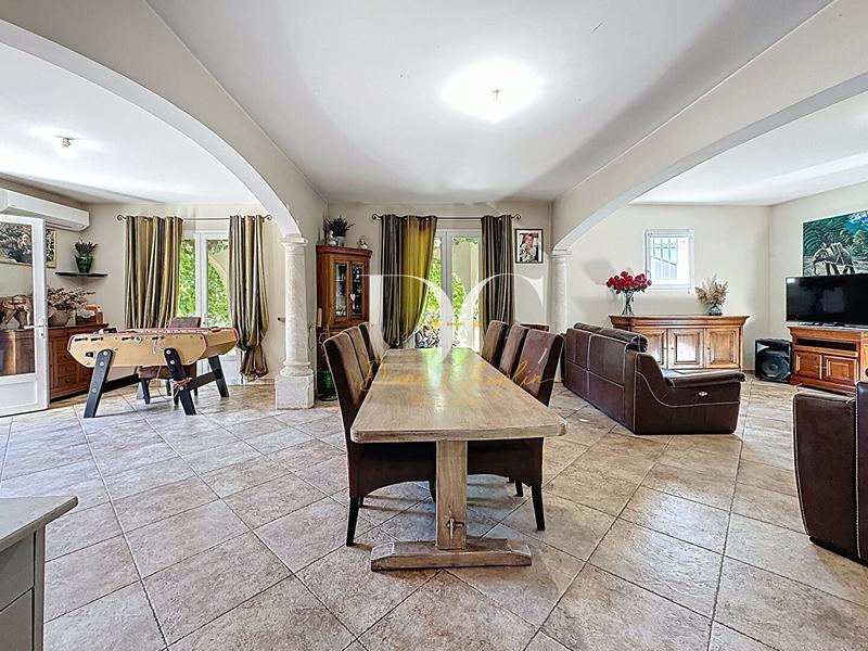 Maison - 182 m² - 5 pièces