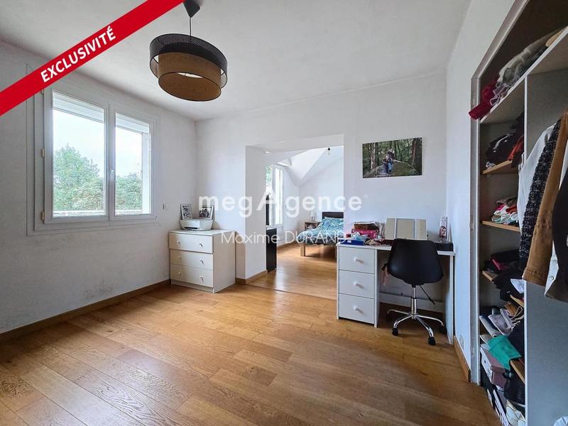 Maison - 182 m² - 9 pièces