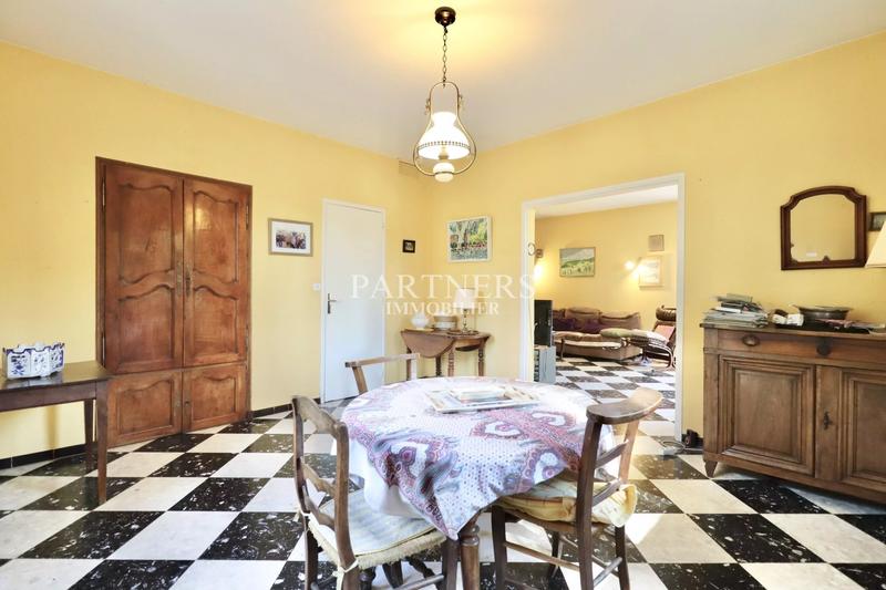 Maison - 365 m² - 11 pièces