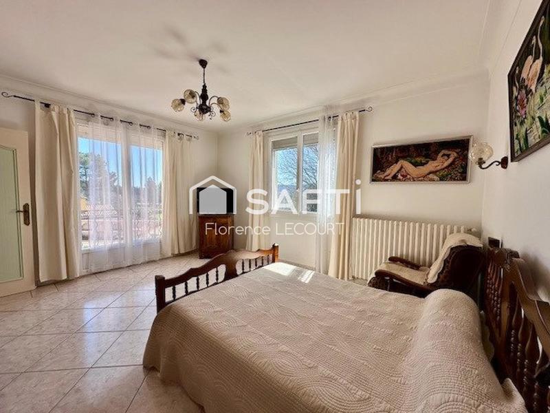 Maison - 220 m² - 7 pièces