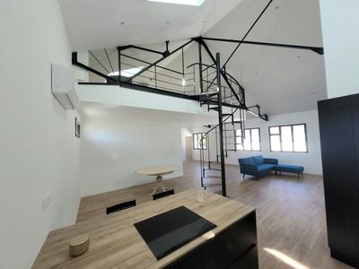 Loft - 110 m² - 4 pièces