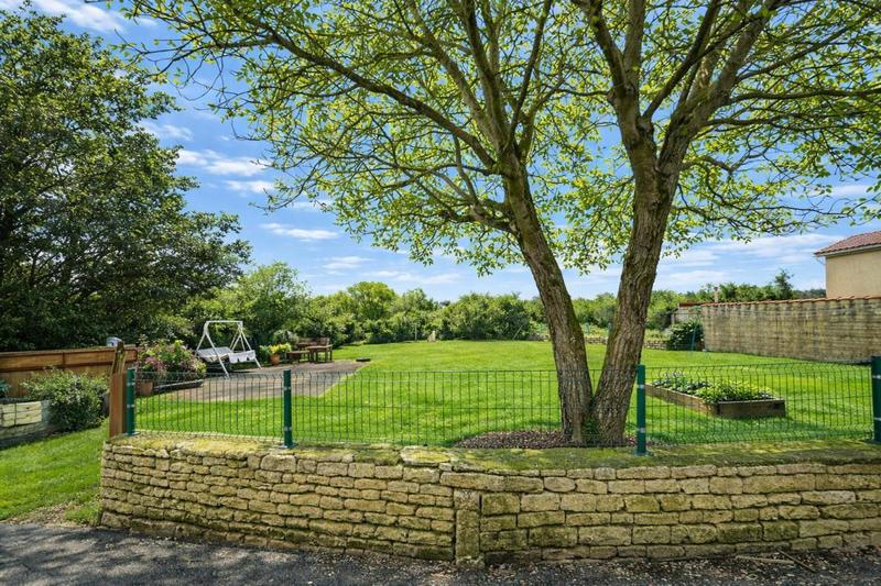 Maison en pierre - 198 m² - 8 pièces