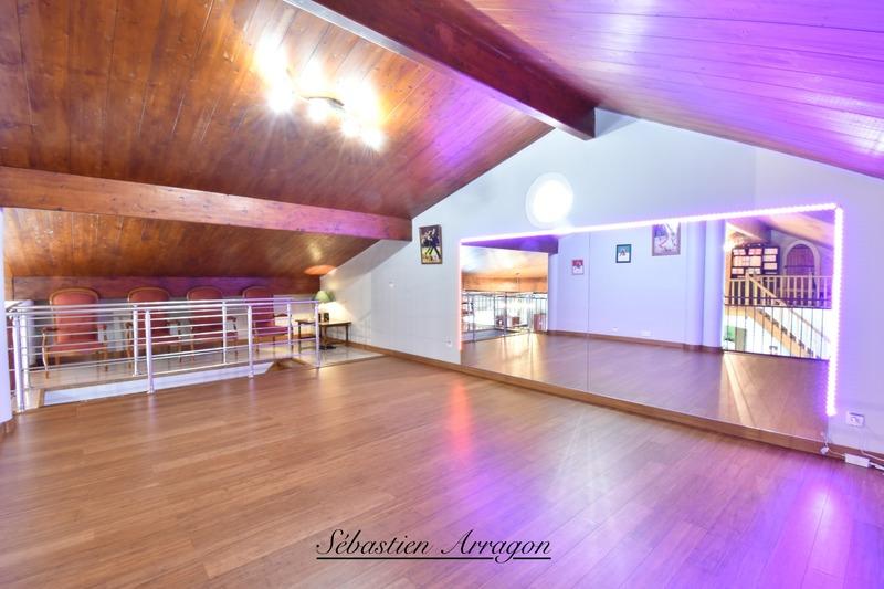 Propriété - 260 m² - 8 pièces