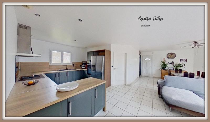 Maison - 99 m² - 5 pièces