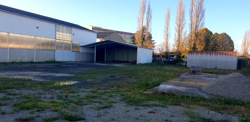 Entrepôt - 2 345 m² - 8 pièces