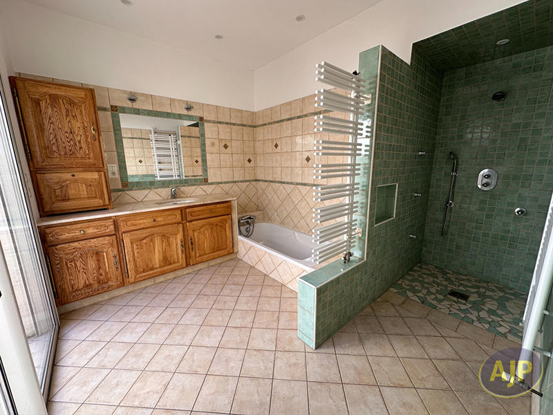 Maison - 200 m² - 7 pièces