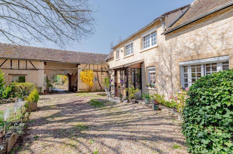 Corps de ferme - 381 m² - 10 pièces