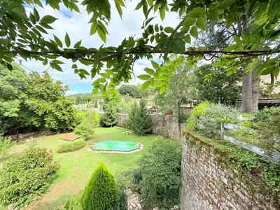 Maison - 230 m² - 9 pièces