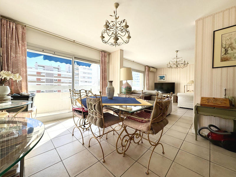 Appartement - 99 m² - 5 pièces