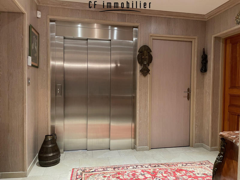 Maison - 455 m² - 9 pièces